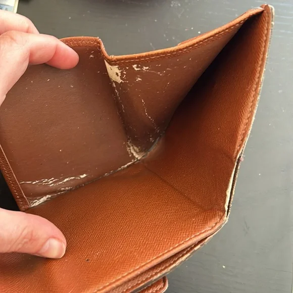 Louis Vuitton Wallet - Picture 11 of 11